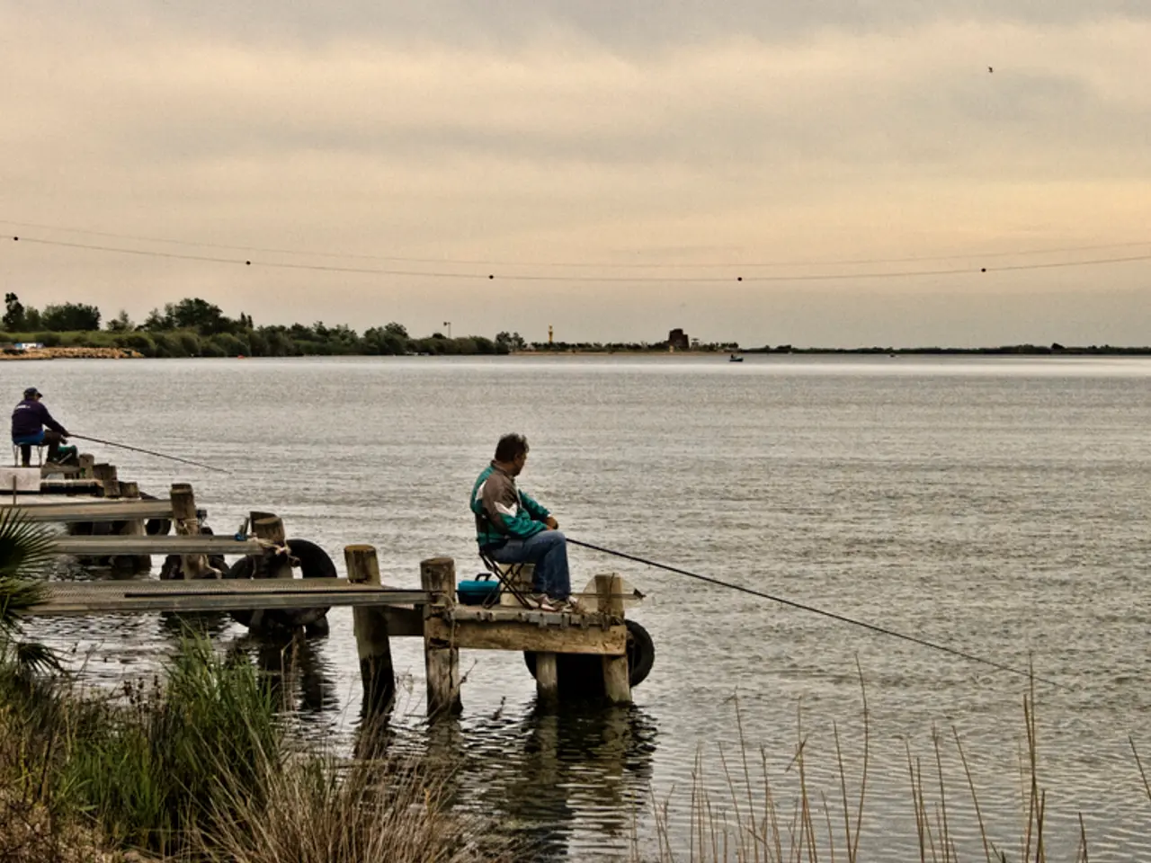 Locating hidden ships on the seascape