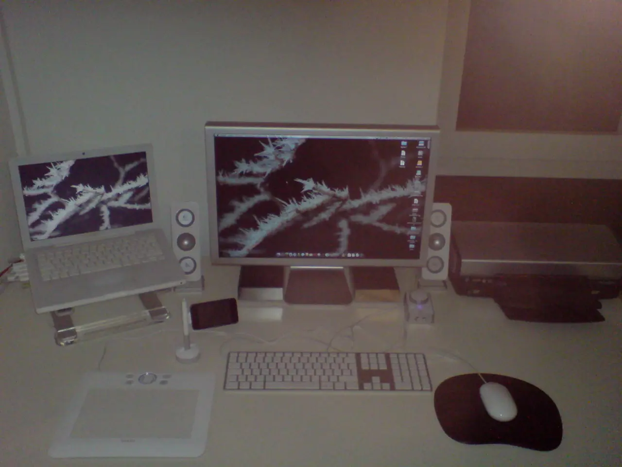 Dominate the scene with a two-screen Cyberdeck powerhouse