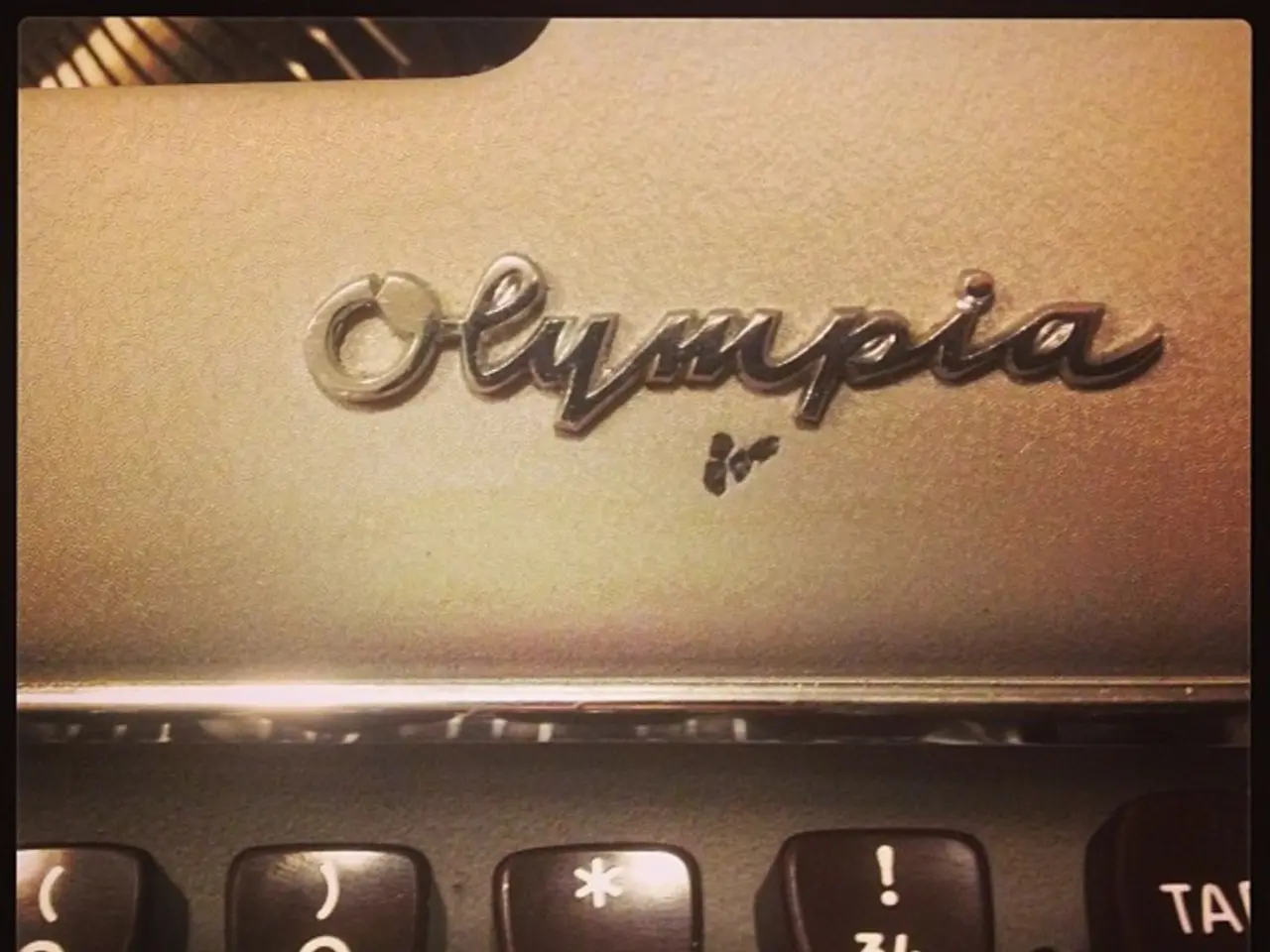 Robot Discusses Using Typewriter Technology for Oral Communication