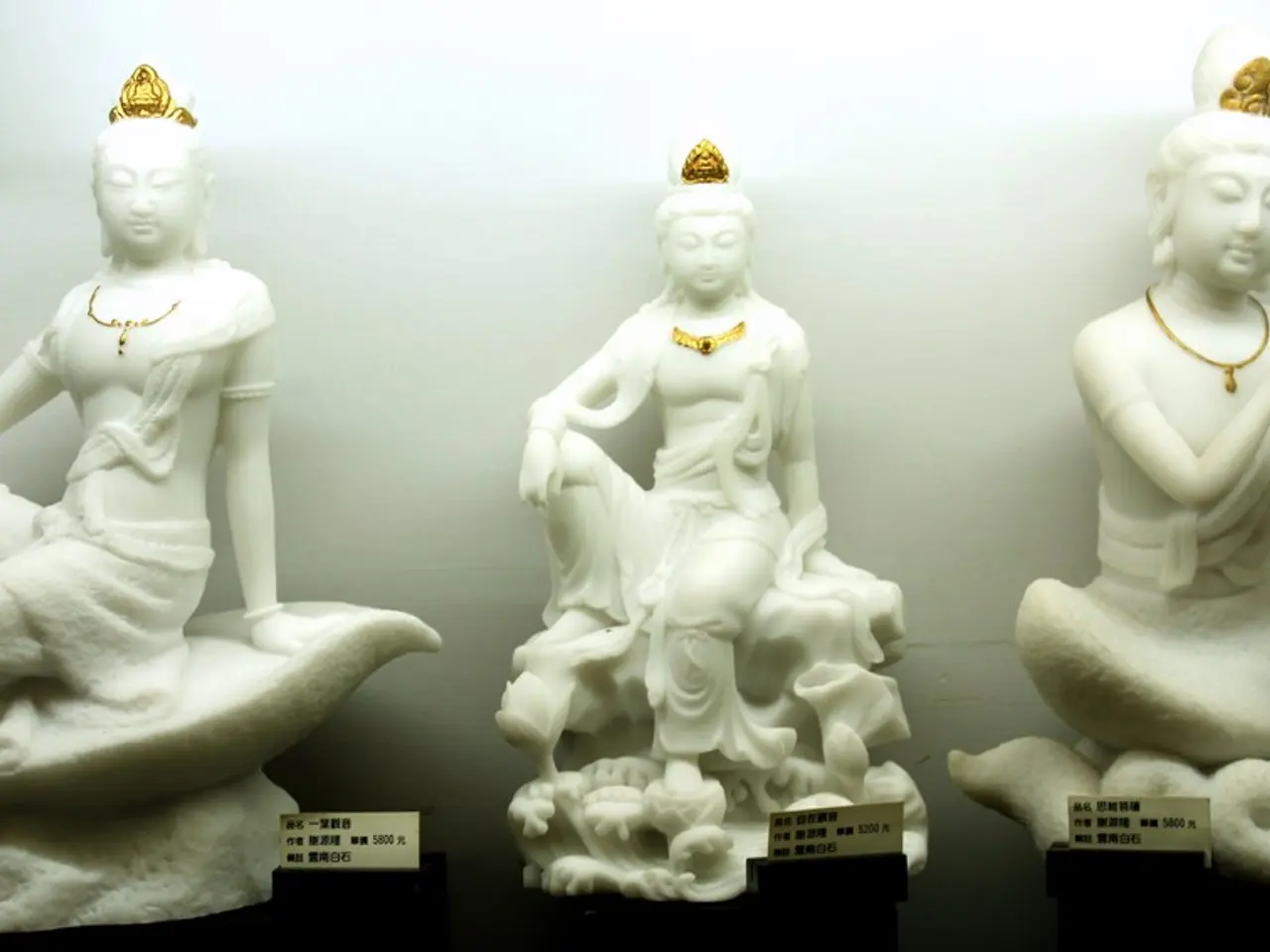 Communique: musings on charisma by Drucker