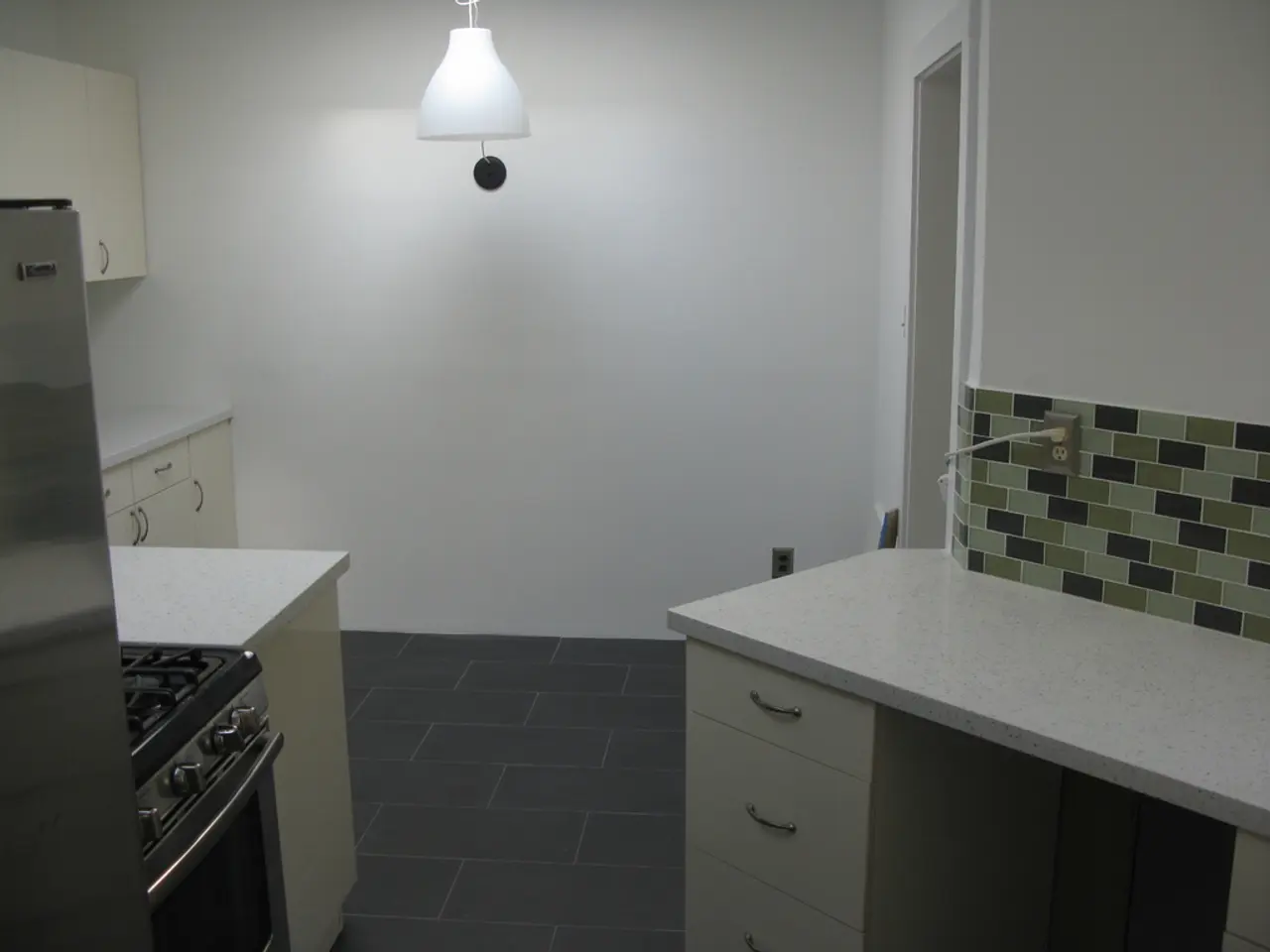 Tiny Quantum Radar Technology Made Possible by Oversized Atoms