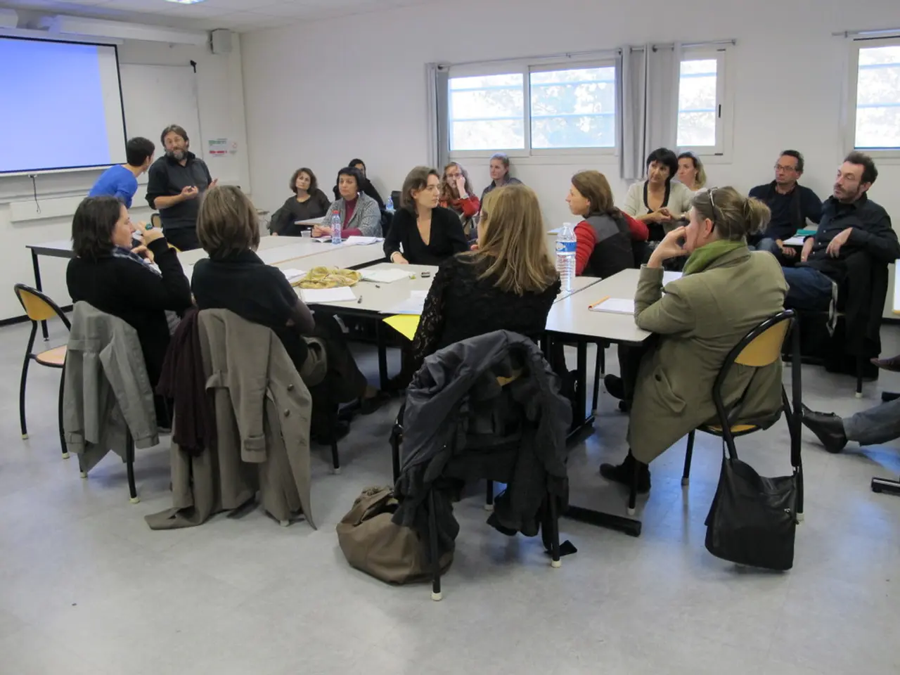 Engaging Discourses Via Chat Networks: Harnessing the Strength of Communication Tools