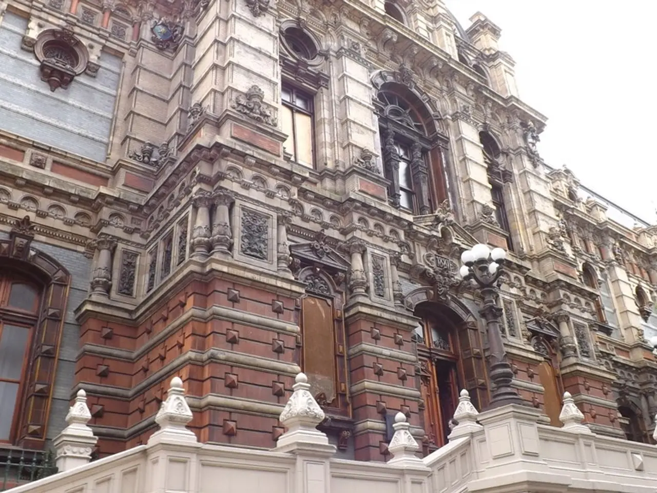 Experiencing a 'spectral' Moon in your snapshots? Here's the explanation behind it and solutions...