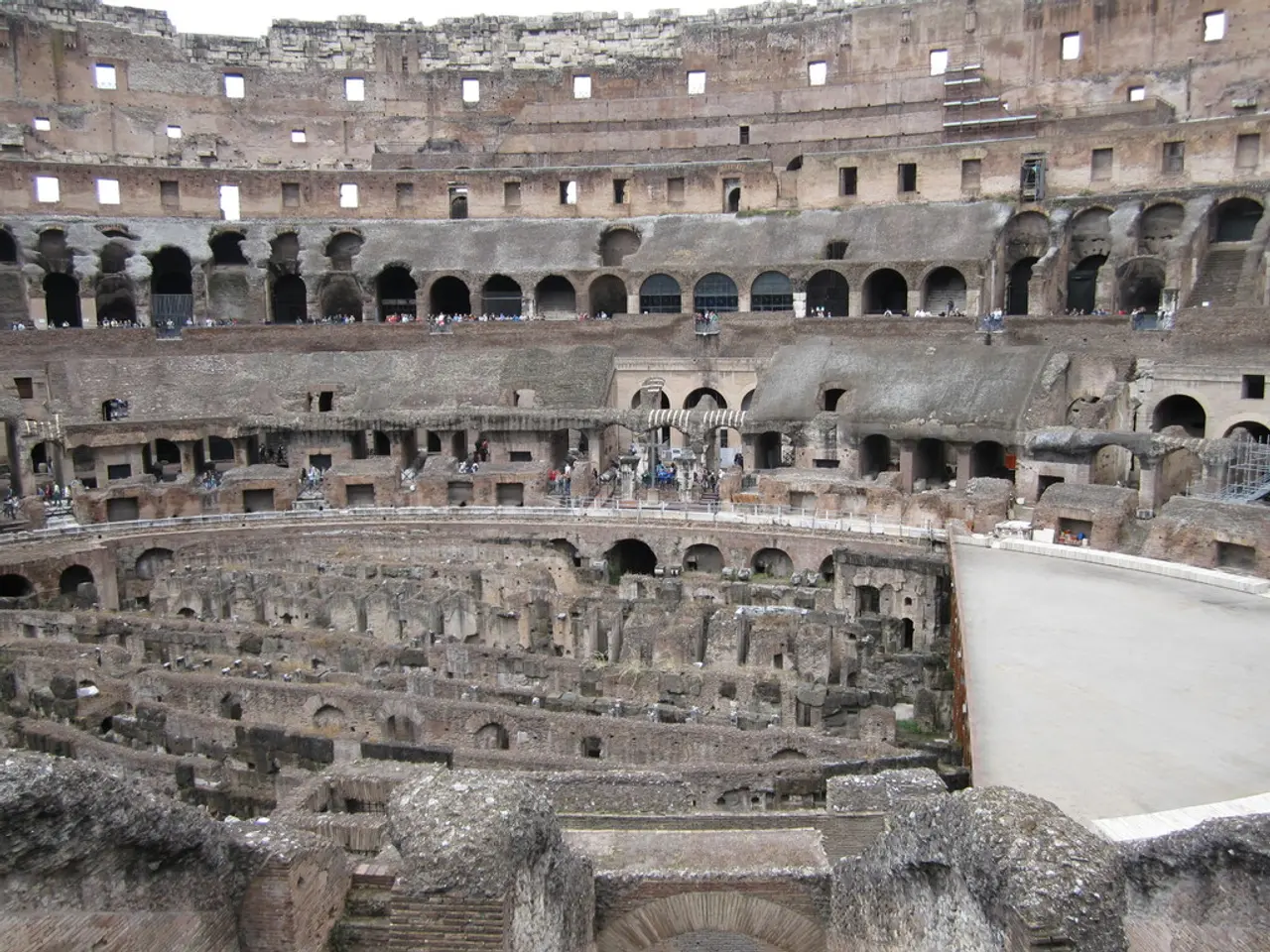 In this picture we can see a fort and people.
