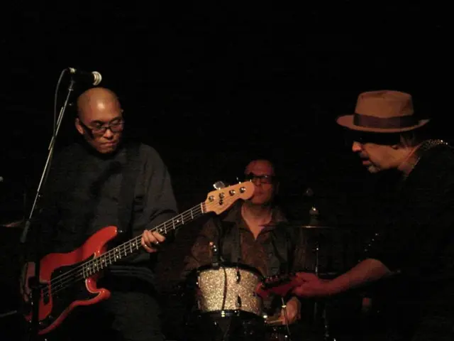 Mastering MIDI Controller Artistry for DJs: A Comprehensive Guide