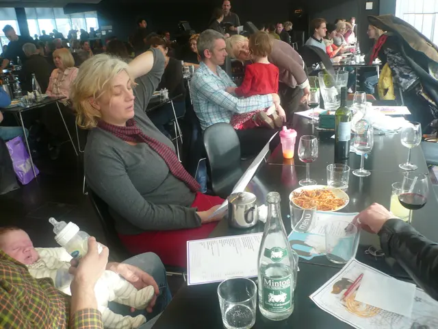 Explore Multiple Dimensions through Virtual Reality Dining Experiences