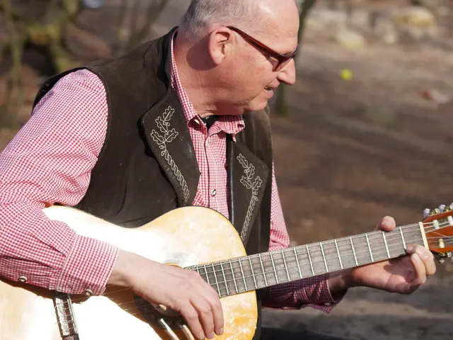 "Every instance of usage stirs town-wide discussions": Noel Gallagher's enigmatic Oasis Les Paul...