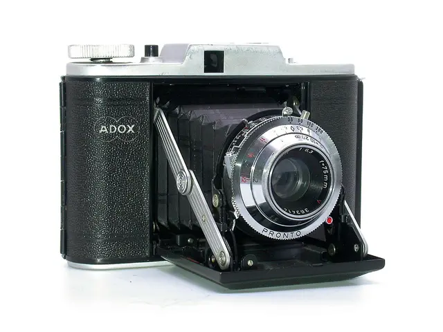 Xiaomi introduces the Smart Camera 4C, a high-resolution street-level camera with AI enhancement.