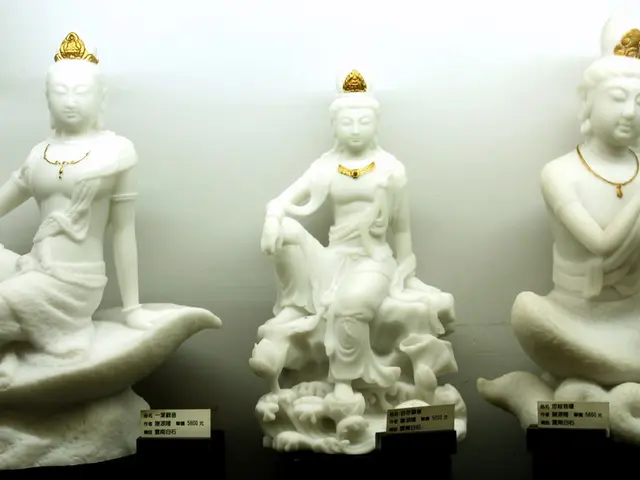 Communique: musings on charisma by Drucker