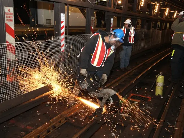 Guidelines for Secure Usage of Handheld Circular Power Saws by Instructors and Overseeing Personnel