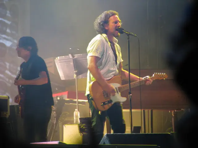 The Resounding Performance by 'The Runarounds' Live